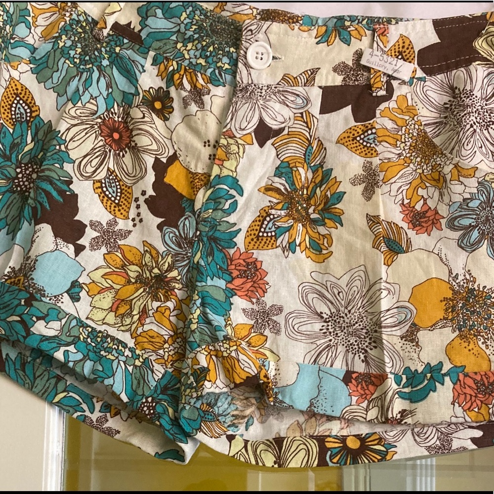 Women's flower pattern shorts